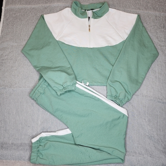 Nasty Gal Pants - 𝅺NWT Nasty Gal -It's a Classic Sweatshirt and Jogger set- mint -size XL